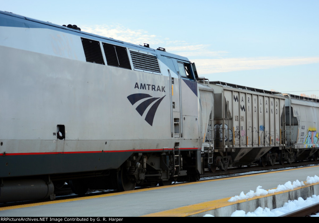 Amtrak 10 and a MMID covered hopper